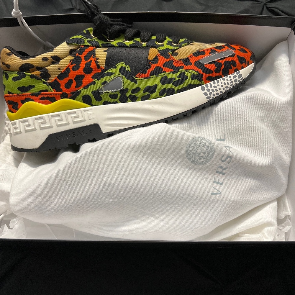 Versace - Picture 1 of 3